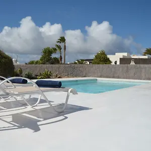  Villa Lola